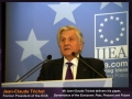 Mr Jean-Claude Trichet delivers his paper